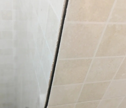 兰考瓷砖空鼓维修公司分享阳台瓷砖脱落的修复过程可以分为以下几个步骤